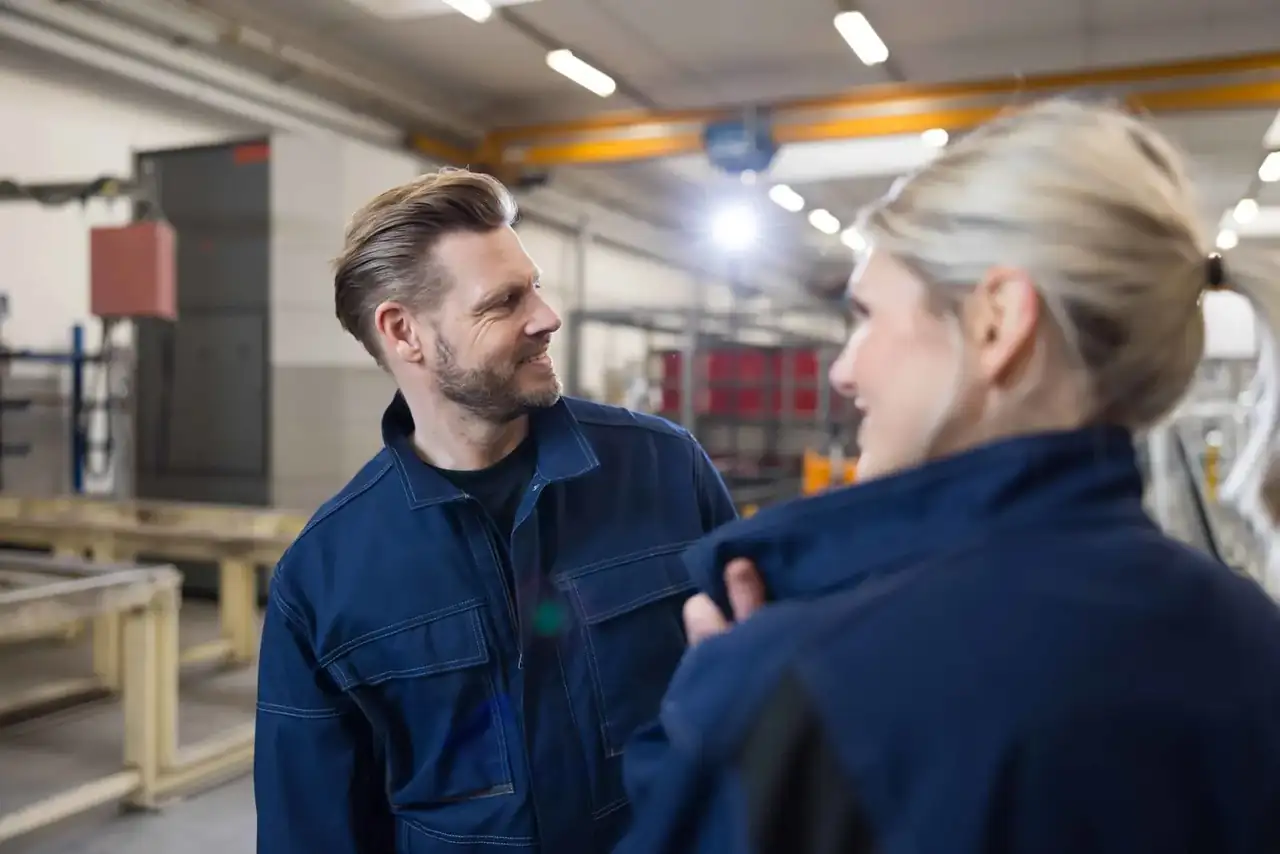 Klassische Arbeitskleidung für Industrie und Handwerk